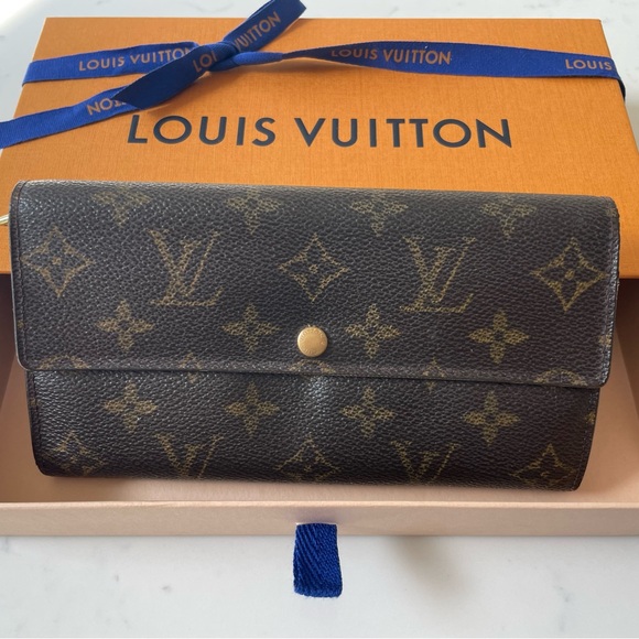 Authentic Louis Vuitton wallet - Picture 1 of 11